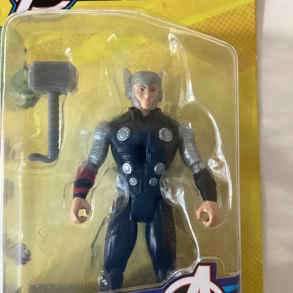 Marvel Avenger's Action Figure Thor NWT - Picture 3 of 5
